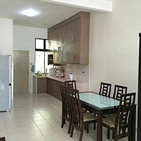 Vinz Homestay Malacca エクステリア 写真